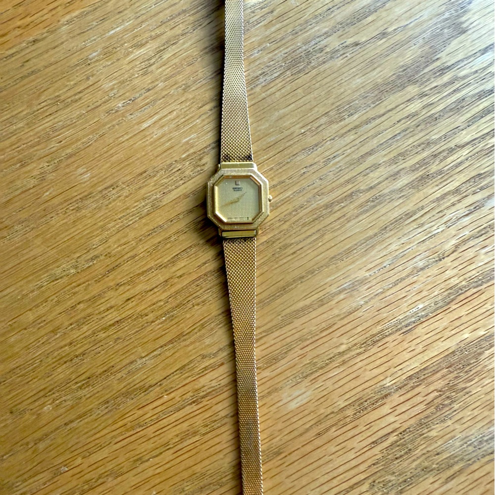 Seiko Gold-Toned Quartz Watch Vintage - Picture 3 of 8